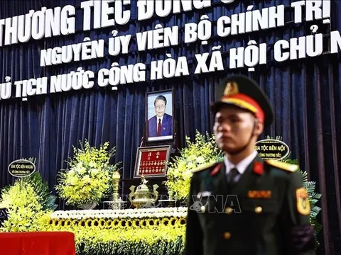 Người dân thành kính tưởng nhớ nguyên Chủ tịch nước Trần Đức Lương