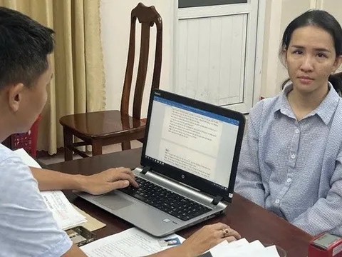 Người phụ nữ bị truy nã đặc biệt nguy hiểm ra đầu thú