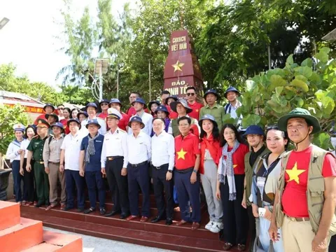 Đoàn công tác Hội Nhà báo VIệt Nam hoàn thành chuyến công tác đặc biệt thăm Trường Sa và nhà giàn DK1/19