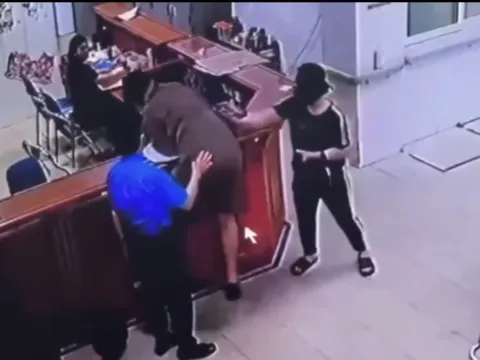 Làm rõ clip người đàn ông tấn công nhân viên y tế