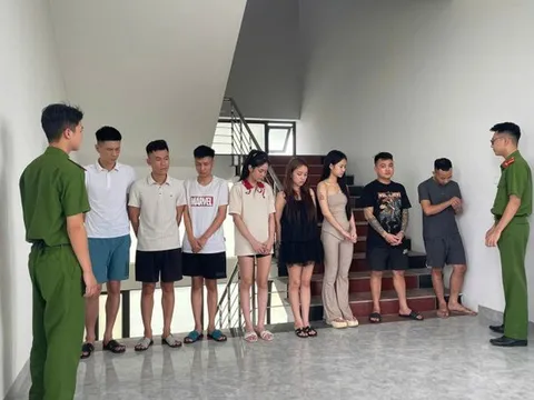 Đột kích căn hộ chung cư, phát hiện 500 chiếc điện thoại "lậu" không có hóa đơn chứng từ