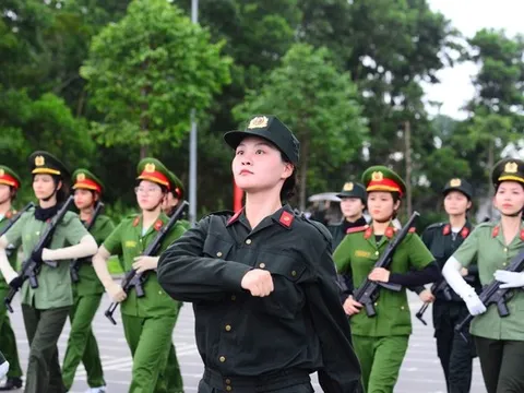 Những “bông hồng thép” miệt mài luyện tập sẵn sàng cho lễ diễu binh A80