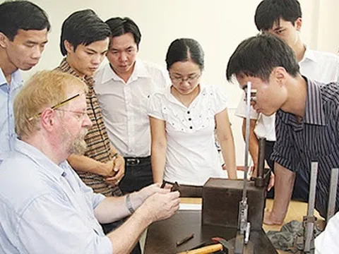 Đề xuất giảm thời gian cấp giấy phép cho lao động nước ngoài tại Việt Nam xuống còn 10 ngày