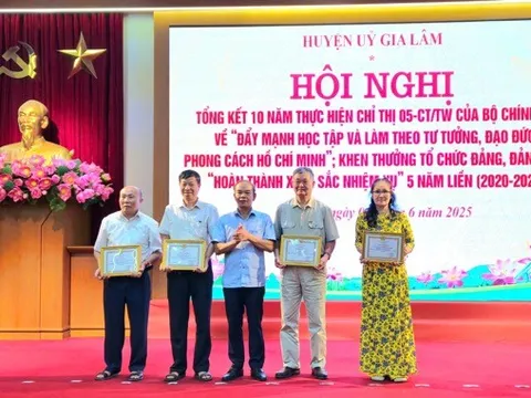 Gia Lâm khen thưởng nhiều tập thể, cá nhân học tập, làm theo tư tưởng, đạo đức, phong cách Hồ Chí Minh