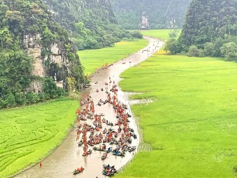 Hơn 485.000 lượt du khách đến với Tuần Du lịch Ninh Bình