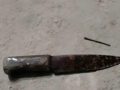Người đàn ông dùng dao chém 2 mẹ con hàng xóm rồi tự sát