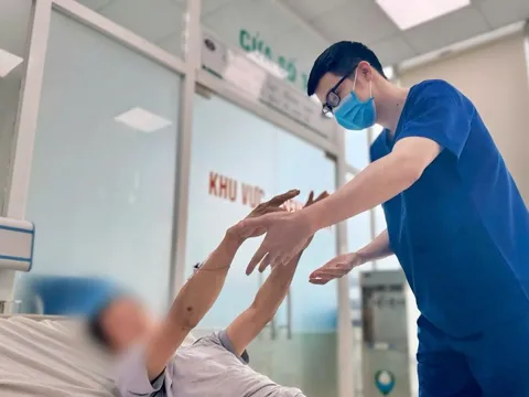 Cảnh báo nguy cơ sốc nhiệt khi làm việc ngoài trời nắng kéo dài