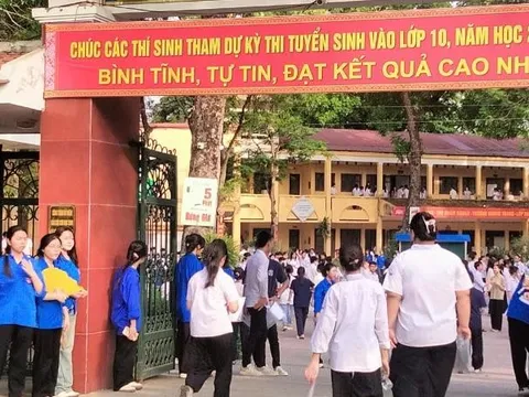 Hà Nội: Thời tiết mát mẻ, thí sinh Hà Nội tự tin bước vào phòng thi