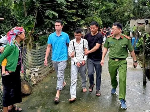 Bắt nam thanh niên 18 tuổi gây án mạng ở quán ăn rồi trốn trên xà nhà