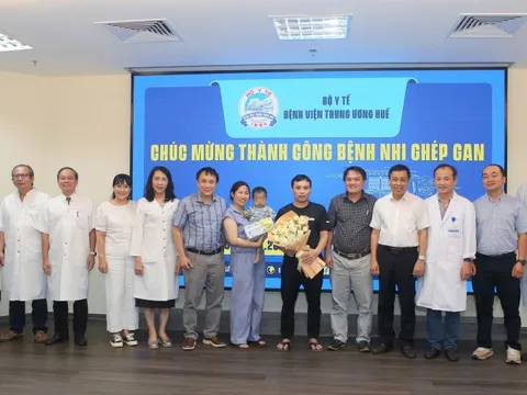 Bệnh nhi 15 tháng tuổi ghép gan tại Bệnh viện Trung ương Huế hồi phục kỳ diệu, xuất viện khỏe mạnh