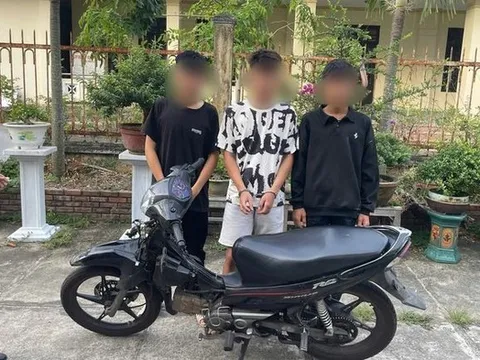 Nam sinh cấp 2 chém bạn trọng thương giữa phố