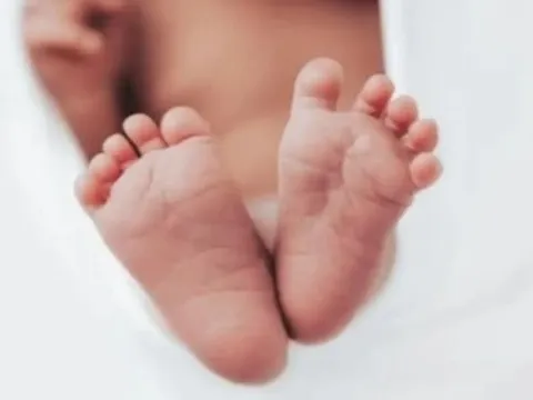 Người phụ nữ bất ngờ sinh con trai khoẻ mạnh sau khi y tá tuyên bố thai nhi đã chết
