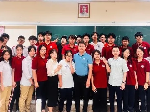 Lời nhắn nhủ xúc động của thầy hiệu trưởng dành cho học sinh trước kỳ thi lên lớp 10