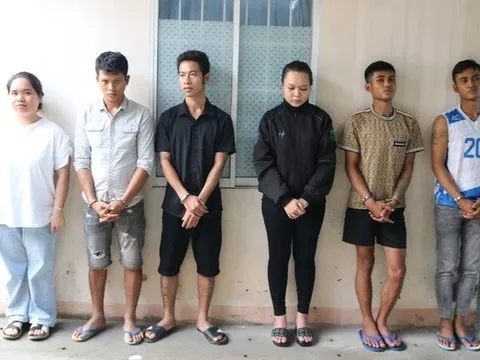 Kiểm tra nhà nghỉ trong đêm, phát hiện bí mật của 4 gã trai cùng 1 người phụ nữ