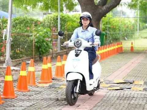 Giá xe máy VinFast tốt chưa từng có, người trẻ và dân văn phòng đua nhau xuống tiền