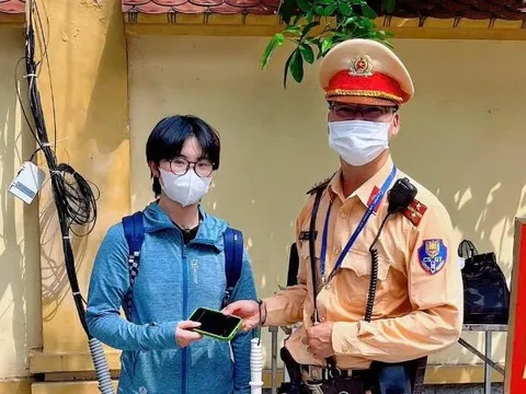 Nhận lại tài sản thất lạc, người dân viết thư cảm ơn cảnh sát giao thông