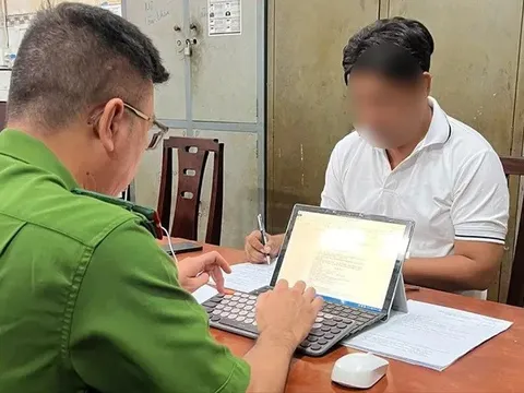 Danh tính người đàn ông chặn ô tô đập phá, đòi hành hung tài xế