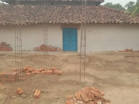 Đào móng xây nhà, 3 công nhân phát hiện kho báu quý giá