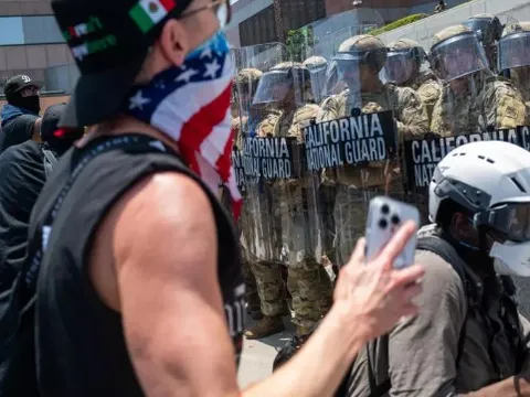 Bất ổn ở Los Angeles: Ông Trump thực hiện hành động chưa từng có trong 60 năm, chuyện gì sẽ xảy ra tiếp theo?