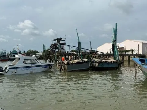 Bắt 9 tàu, sà lan khai thác cát trái phép trên sông Tiền