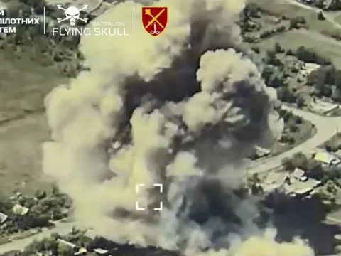 Ukraine tung “cú đấm thép” bom Hammer: Kho đạn Nga bốc cháy