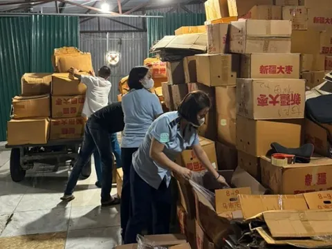 Hà Nội phát hiện và tạm giữ 4.300kg táo đỏ khô có nguồn gốc nước ngoài