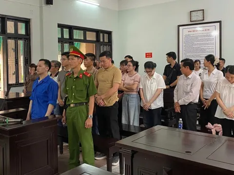Tổ chức cho người khác xuất cảnh trái phép, 13 bị cáo lĩnh án