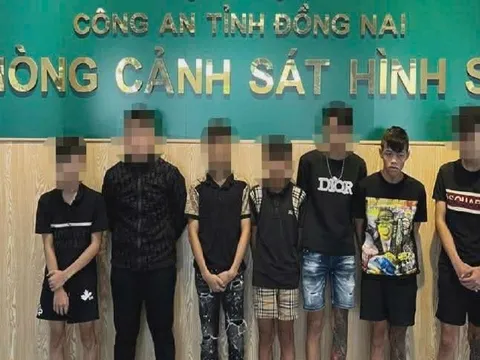 Tạm giữ 3 đối tượng trong nhóm thiếu niên vác dao chém người giữa đêm