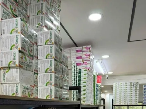 Chủ lô thuốc, thực phẩm chức năng bị đổ bỏ bên đường khai gì với Công an Tp.HCM?