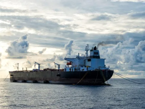 Đằng sau việc khách hàng châu Á quay lại mua dầu Nga bị trừng phạt