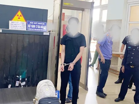 Hải quan phối hợp phát hiện gần 2kg ma túy giấu trong ba lô tại cửa khẩu quốc tế Mộc Bài