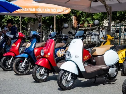 Mua VinFast Evo Lite Neo cho con đi học, phụ huynh chia sẻ: “Đẹp, tiết kiệm và đáng tin”