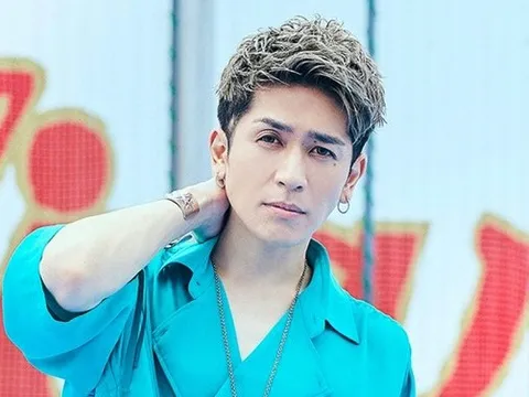 Nam ca sĩ nổi tiếng ăn cắp vặt vì... stress