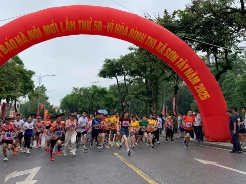 Sơn Tây: 1.500 người tham gia hưởng ứng Ngày chạy Olympic Vì sức khoẻ toàn dân