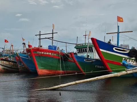 Các địa phương miền Trung ban hành công điện ứng phó bão số 1