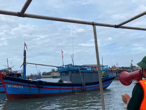 Kêu gọi tàu thuyền trong vùng nguy hiểm tìm nơi tránh trú an toàn