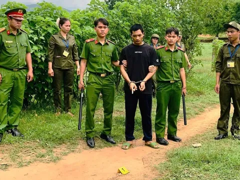Con rể nổ súng nhiều phát vào nhà cha vợ, cướp xe máy bỏ trốn