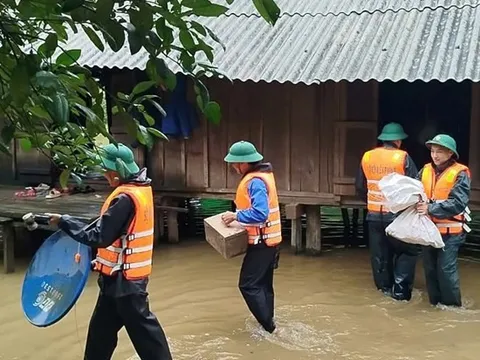 Quảng Bình: Mưa lớn gây ngập, sơ tán nhiều hộ dân đến nơi an toàn
