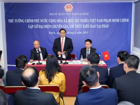 Thủ tướng làm việc với các chuyên gia kiều bào: Sẵn sàng góp sức để đất nước làm chủ các công nghệ chiến lược