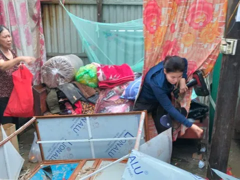Lốc xoáy làm tốc mái 30 ngôi nhà ở Hà Tĩnh
