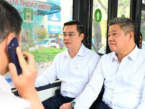 Chuyển động xanh giữa lòng đô thị: Tuyến xe không khói 'Vietcombank Green Bus'