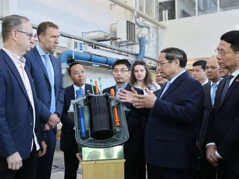 Thủ tướng thăm phòng thí nghiệm hạt nhân Thụy Điển, thúc đẩy hợp tác chiến lược