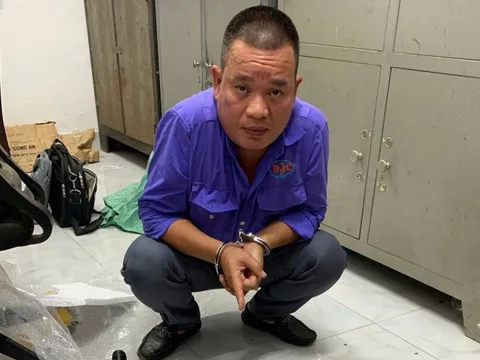 Bắt 2 đối tượng tàng trữ, mua bán vũ khí quân dụng