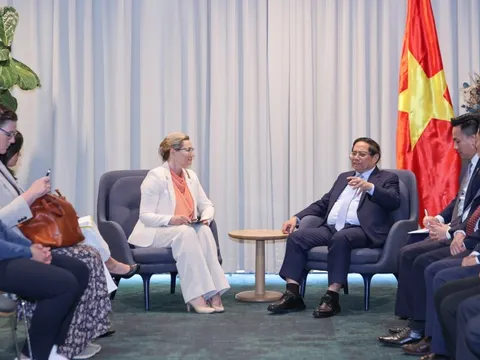 Thủ tướng đề nghị AstraZeneca đầu tư nhà máy thuốc tại Việt Nam