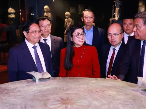 Thủ tướng thăm Bảo tàng nổi tiếng tại Paris có hơn 9.000 hiện vật văn hóa - nghệ thuật Việt Nam