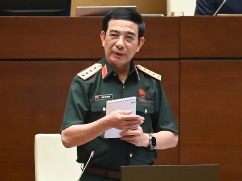 Bộ trưởng Phan Văn Giang chia sẻ về những vất vả của các chiến sĩ mũ nồi xanh