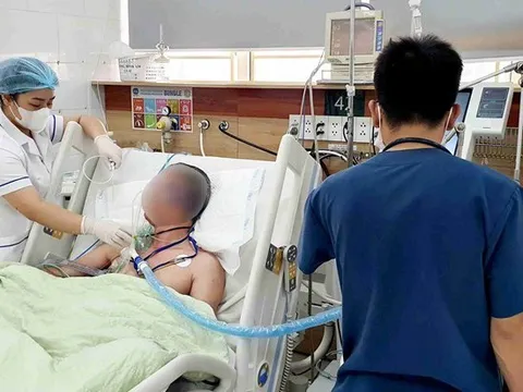 Người đàn ông 55 tuổi hôn mê vì thói quen súc miệng bằng loại nước này