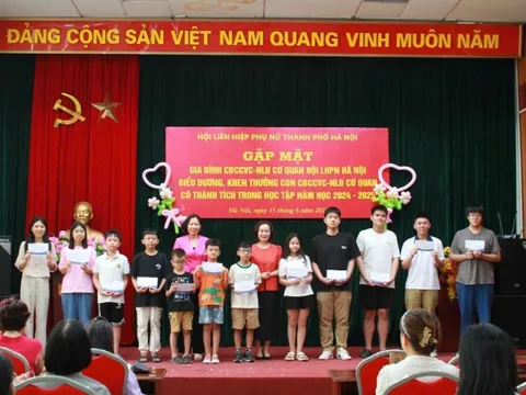 Gặp mặt, biểu dương khen thưởng con cán bộ, công chức viên chức, người lao động có thành tích trong học tập