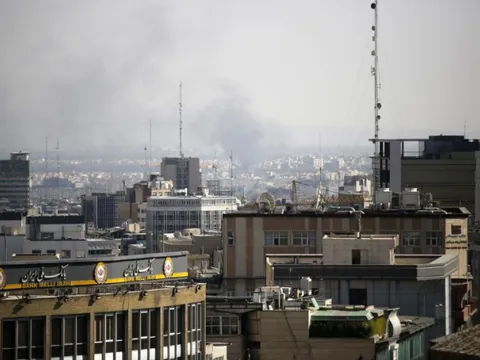 Israel tấn công đơn vị đặc biệt của IRGC, Iran từ chối đàm phán