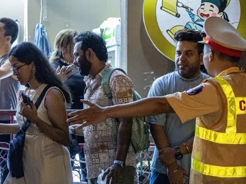 Hà Nội: Tuyên truyền, xử lý vi phạm tại “phố cà phê đường tàu”